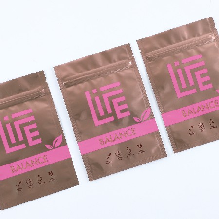 現(xiàn)貨批發(fā)食品包裝啞光半透明護(hù)膚品拉骨袋磨砂袋拉鏈自立